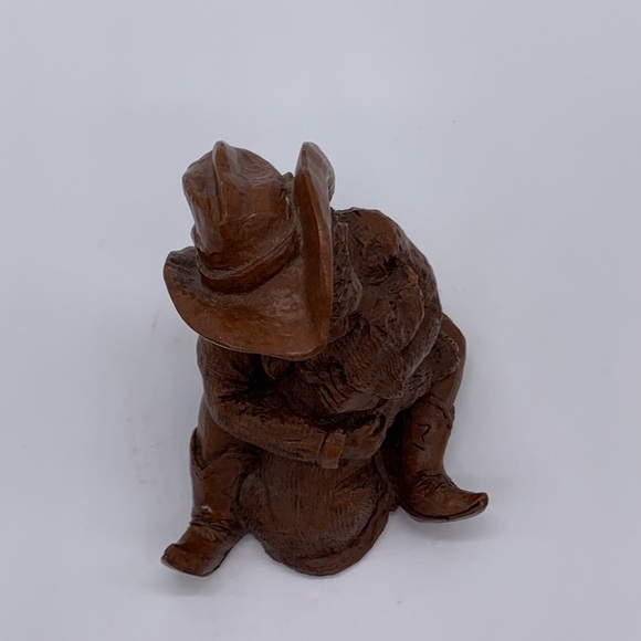 Vintage Red Mill Western Style Sitting Cowboy Loving His Dog Figurine #CB 441 - Picture 10 of 10